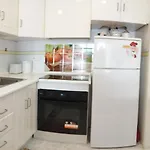 Cosy 50 Meters From The Beach, 2 Rooms, Air Conditioning, Wifi تورّيفيِخا